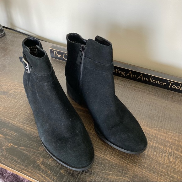 Cole Haan Size 11B Black Suede Indiana Short Boot - Picture 4 of 13